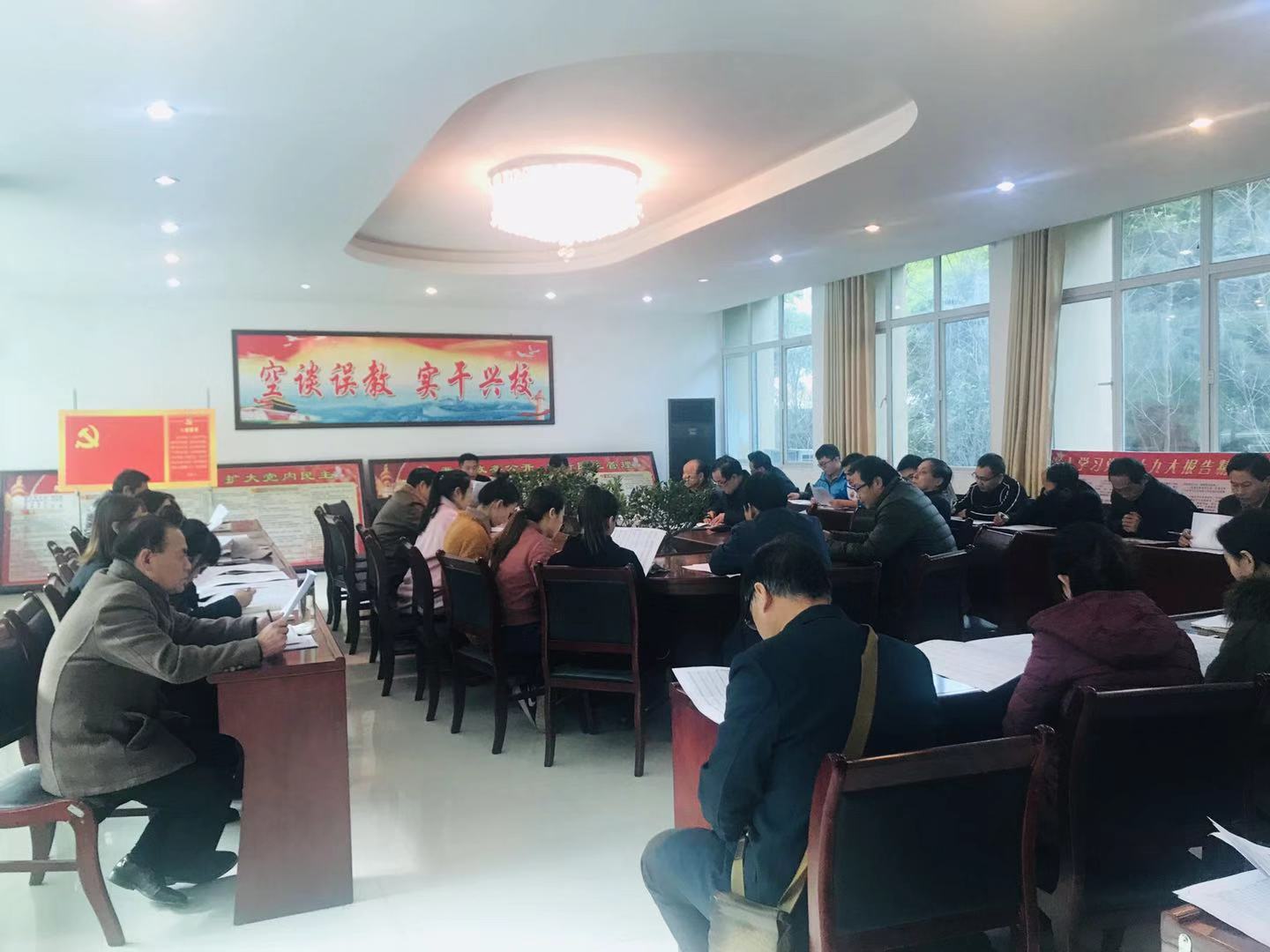 ǧ��ѧУ��һ�߶���У��һѧ�ο���������������